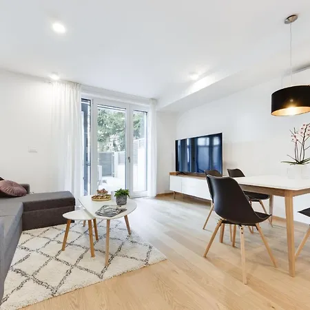Apartment With Private Garage