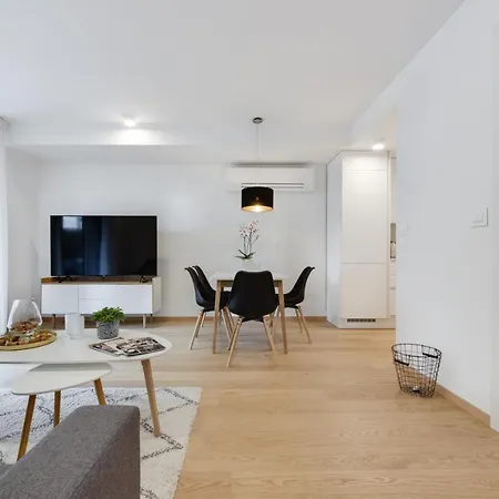 Apartment With Private Garage Ljubljana