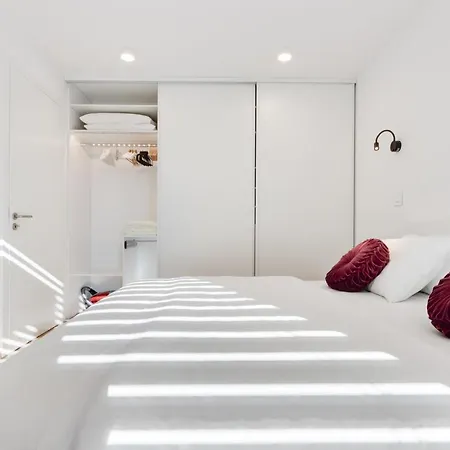 Apartment With Private Garage *